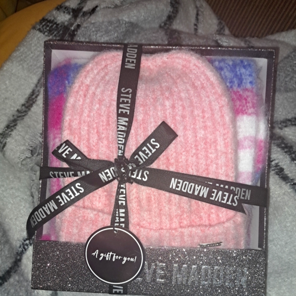 Winter Gift Set 2pc Adult Size Beanie & Scarf.